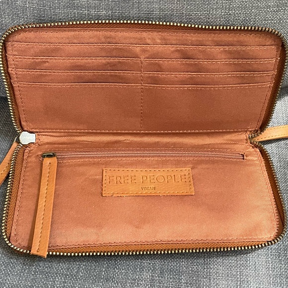 NWT Free People Vegan Leather Wallet - Picture 4 of 8